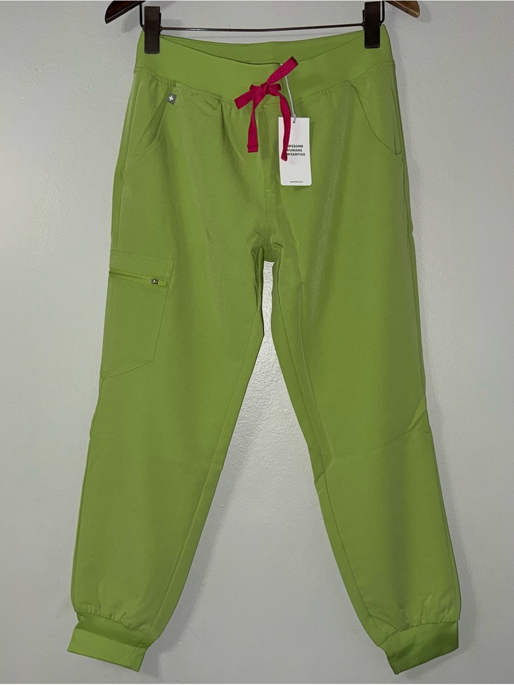FIGS ZAMORA HIGH-RISE JOGGER SCRUB PANT™ IN MATCHA - Picture 2 of 12